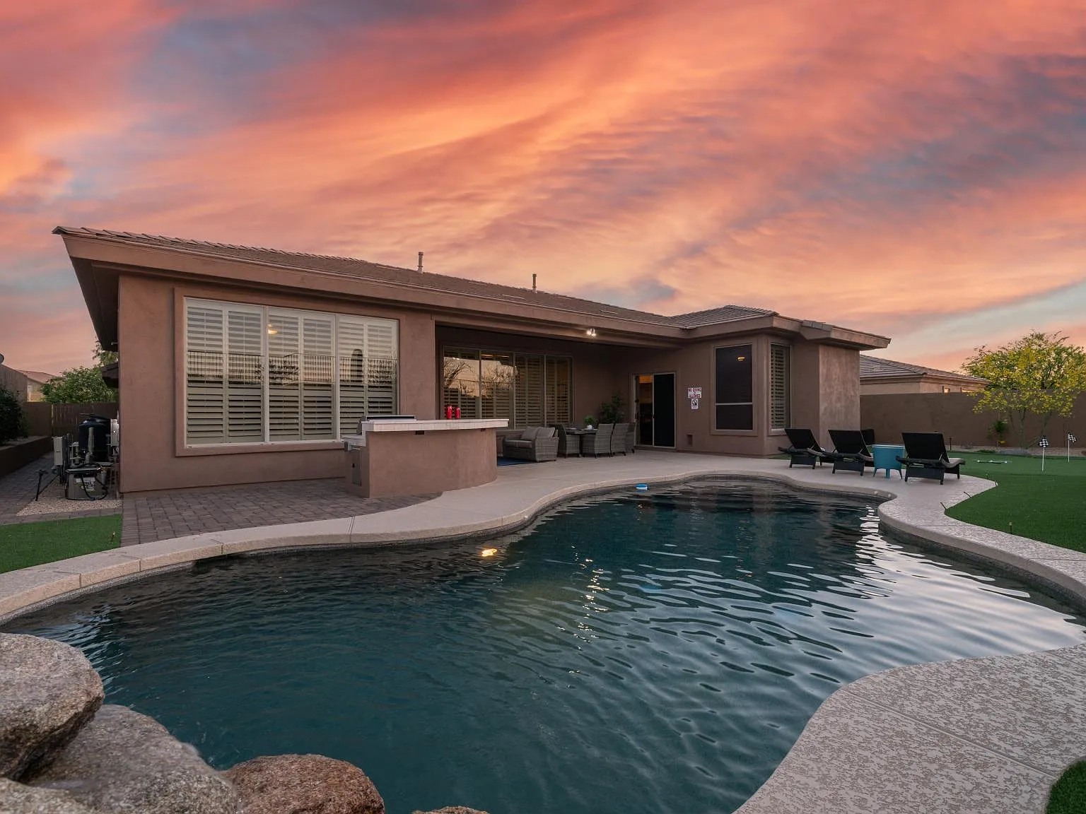 4 bed, 2810 sqft, $8,000 — Photo 2