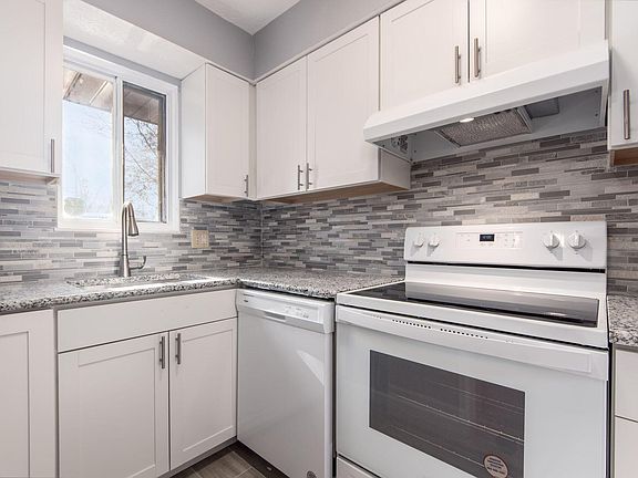 5th image of 4326 Chateau Morse Dr