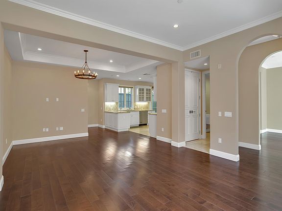 5th image of 633 S Lake Ave #2