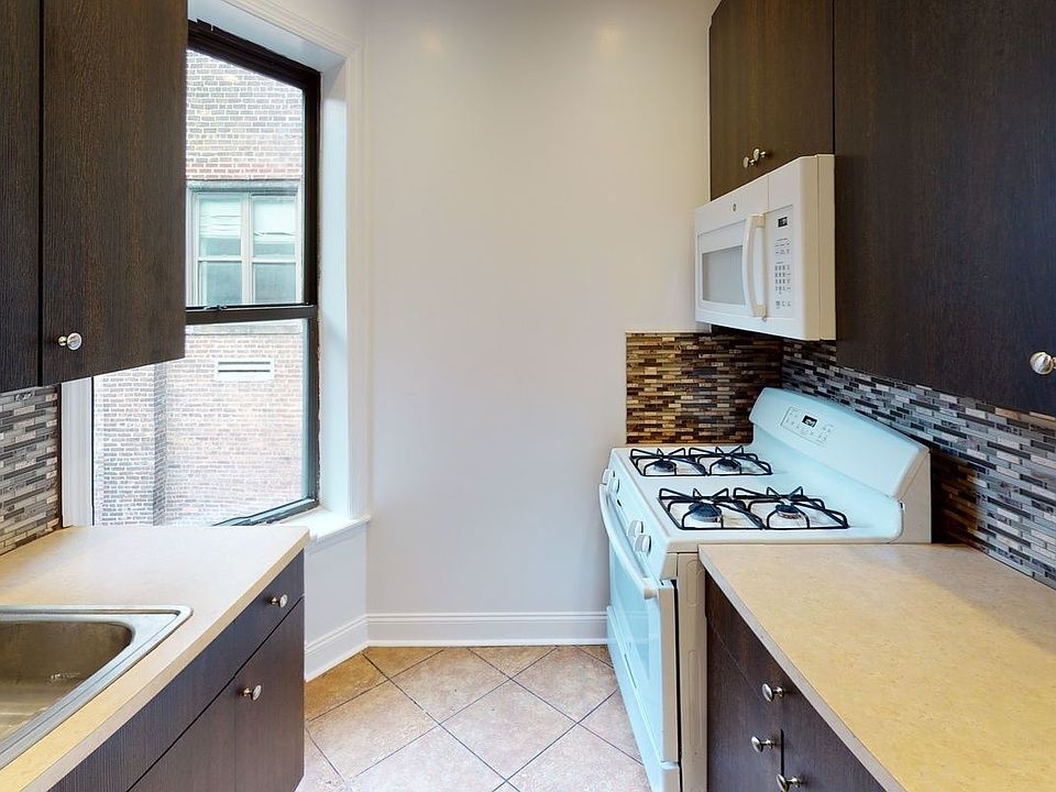 1st image of 556 W 185th St #N19