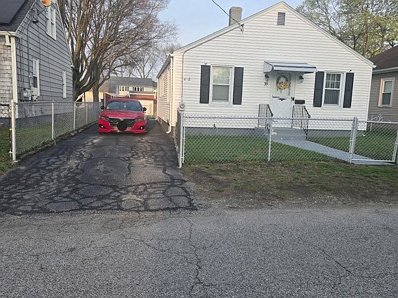 3rd image of 39 Clinton St