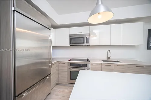 1300 Brickell Bay Dr #710 Photo 1 1300 Brickell Bay Dr #710 Photo 1