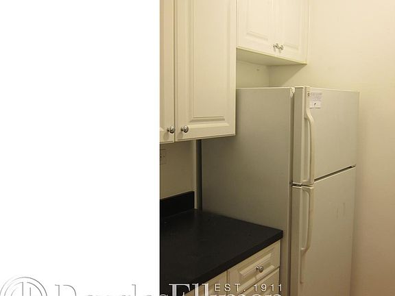 3rd image of 320 E 58th St APT 4A