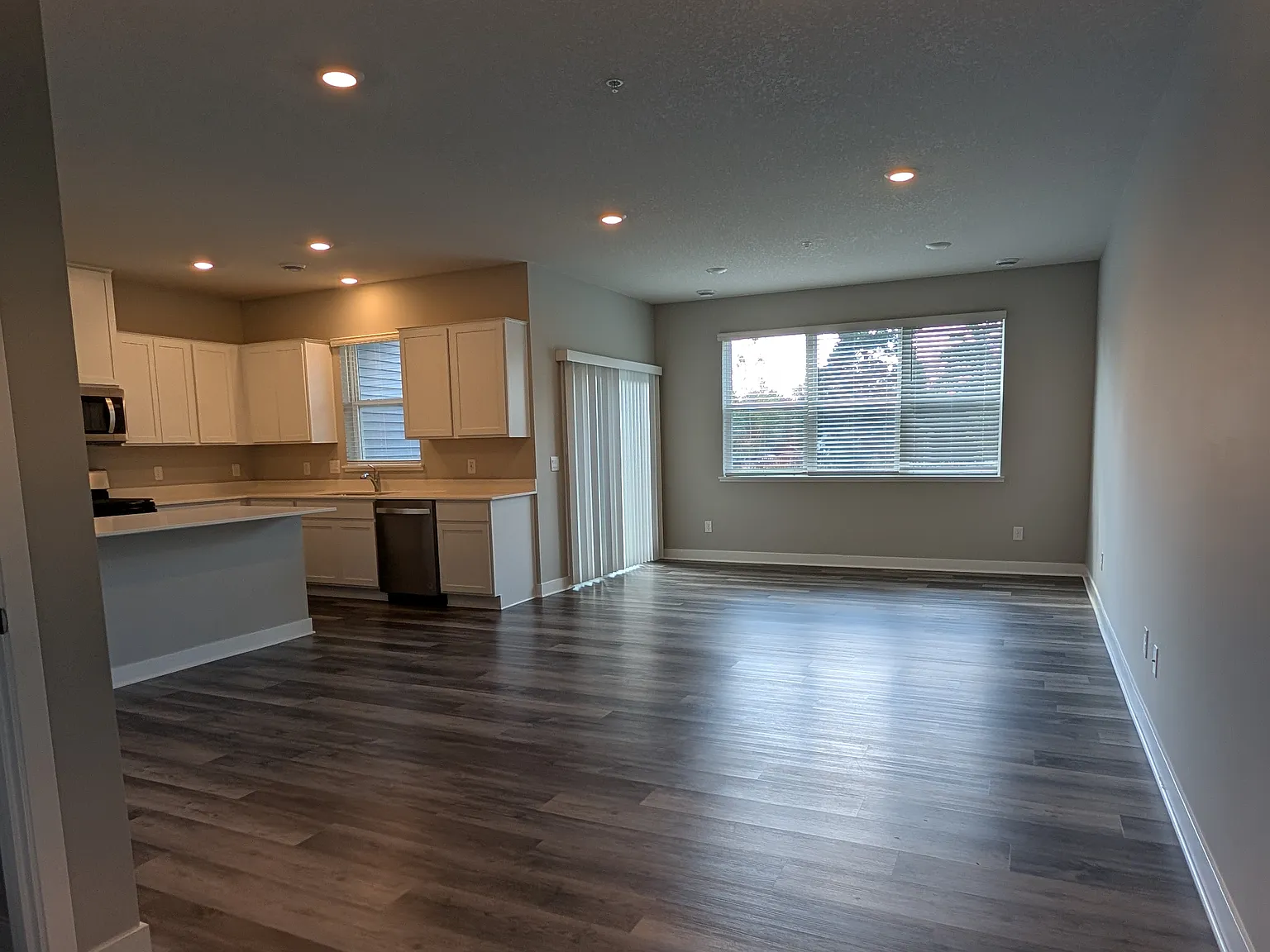 3 bed, 1894 sqft, $2,499 — Photo 2