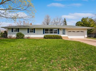 1033 Arbogast St, Shoreview, MN 55126