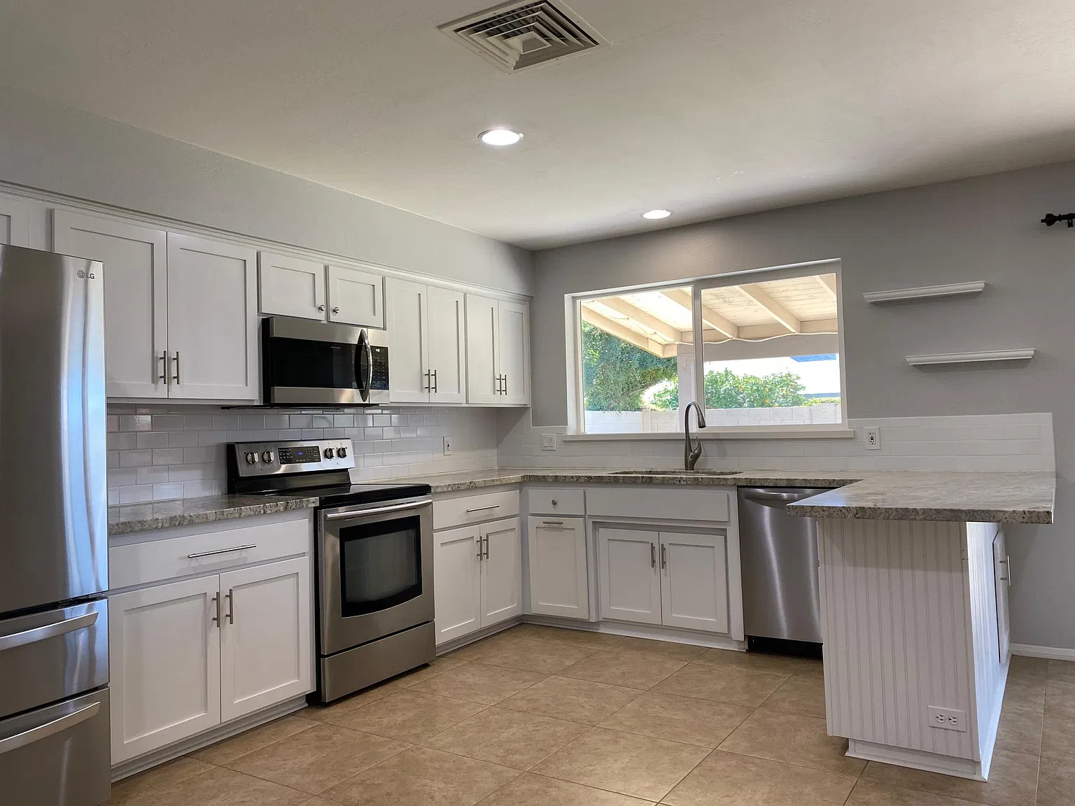 10519 E Sahuaro Dr — Photo 4