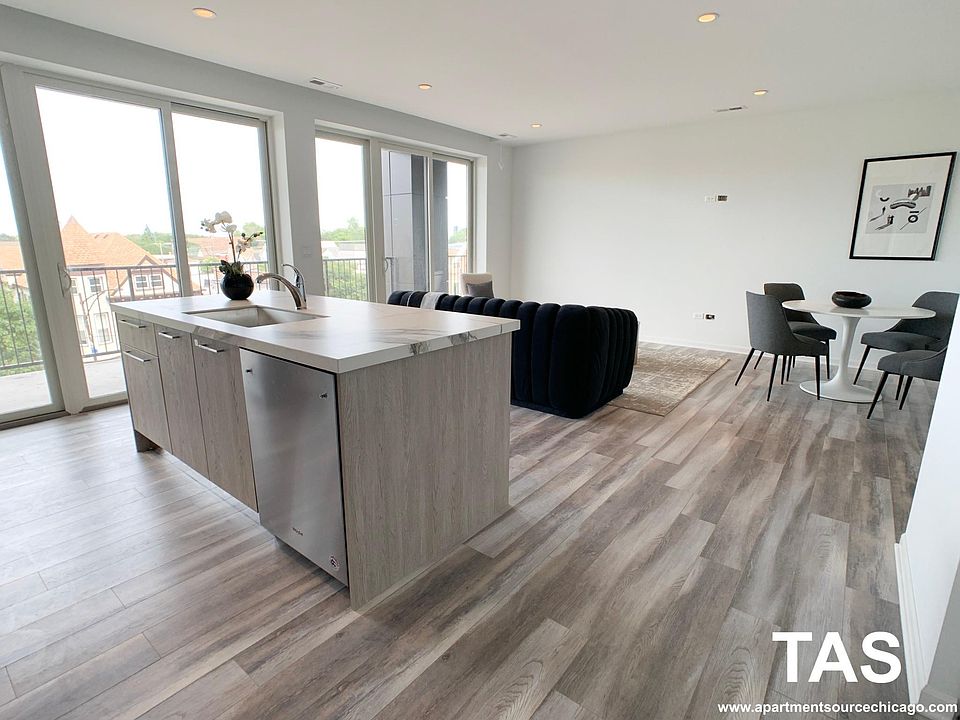 1st image of 2535 W Fullerton Ave #402