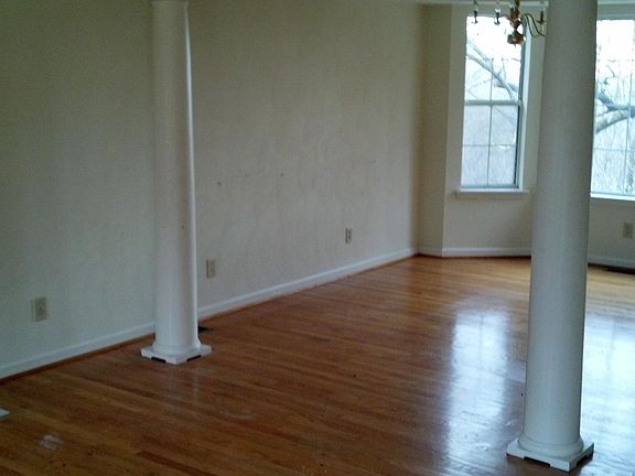3rd image of 912 Chestnut Mountain Dr