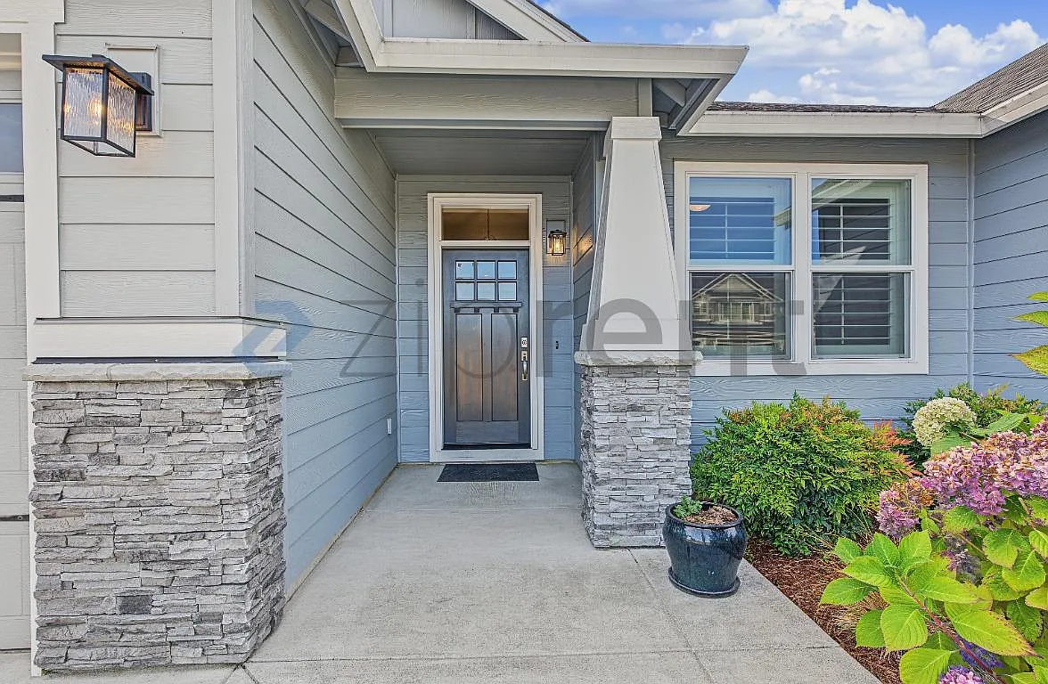 4 bed, 2.5 bath, 2185 sqft, $3,175 — Photo 3