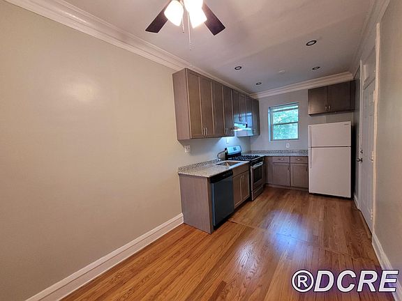 2nd image of 6974 N Greenview Ave