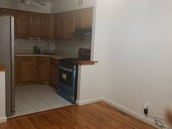 3rd image of 2038 E 60th St