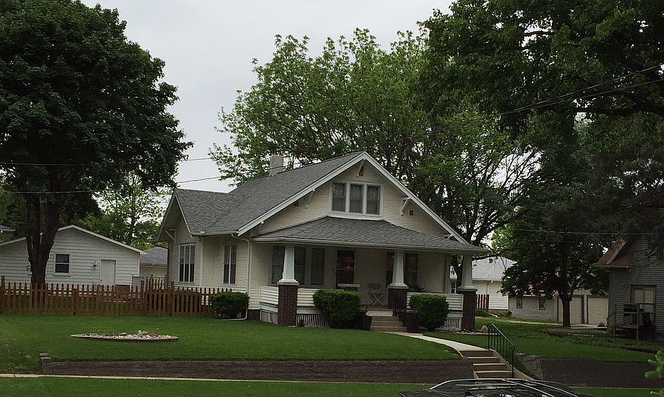 1st image of 613 S Helen St
