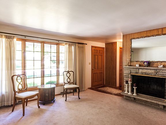 4th image of 1811 Aspen Ln