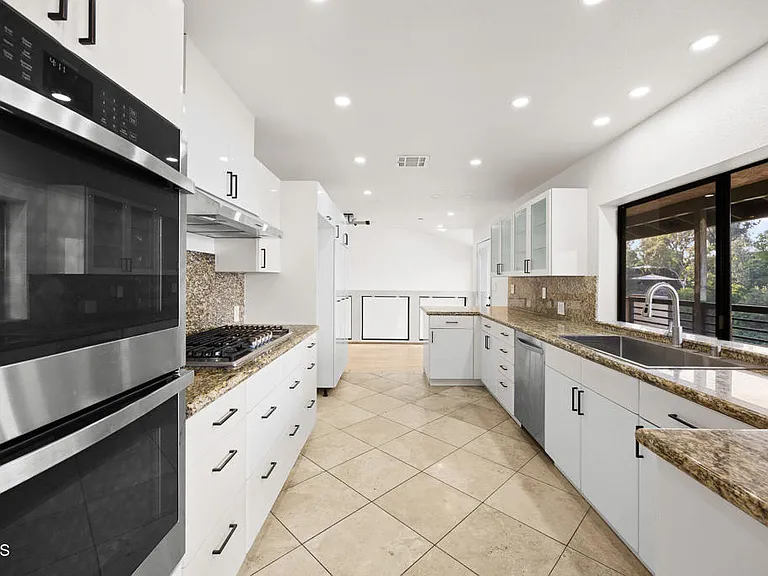 534 Alta Vista Ave — Photo 11