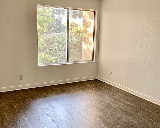 4th image of 10205 Summertime Ln