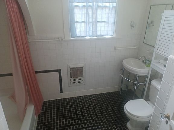 3rd image of 2556 Jasmine St