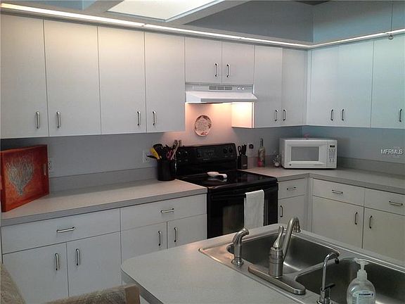 4th image of 1181 S Salford Blvd