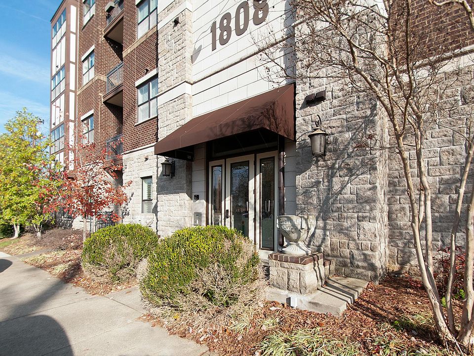 Welcome to Acklen at 24th -- a secure-entry elegant building in the heart of Hillsboro West End!