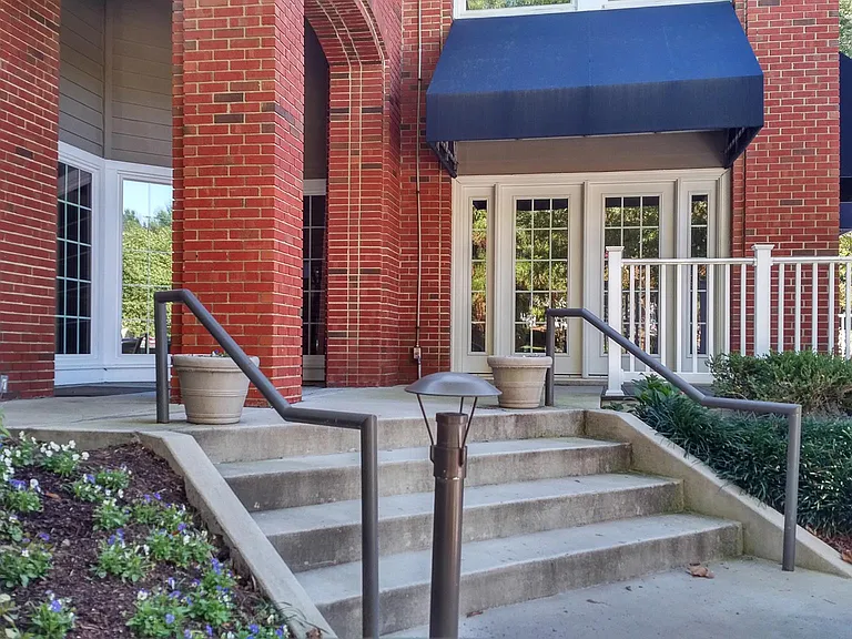 5705 Chapman Mill Dr #150 — Photo 28