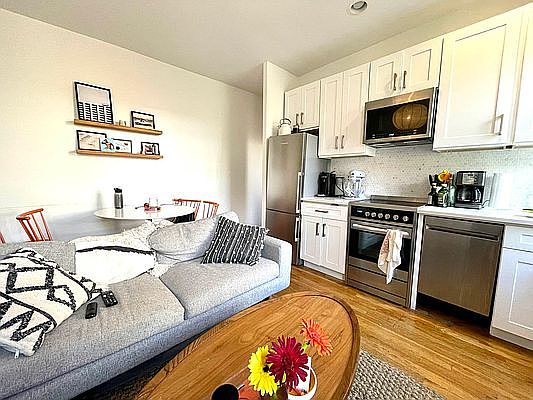 5th image of 172 Prince St APT 3C