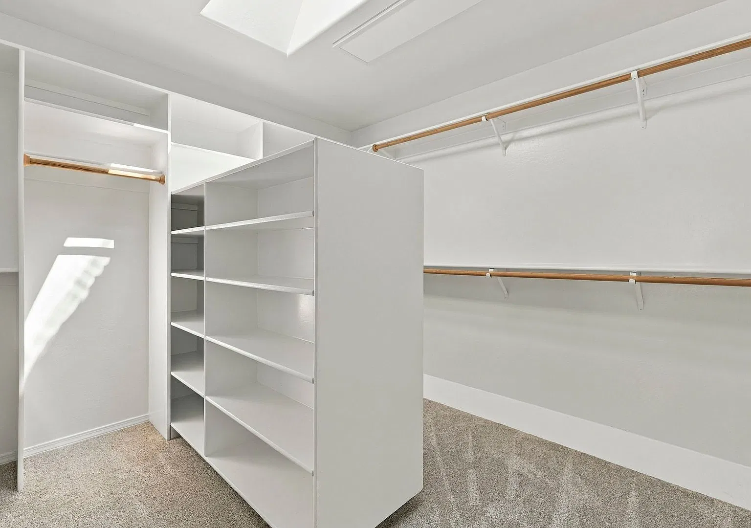 Apply Now - 2101 Meander — Photo 3