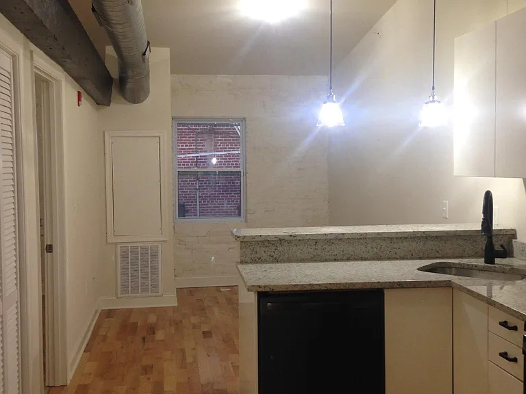 124 E Trenton St #202 — Photo 2