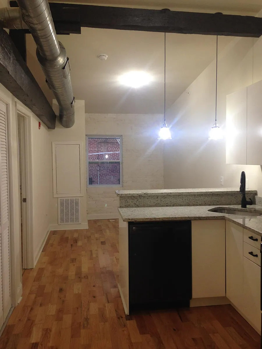 Building Photo - 124 E Trenton St #202
