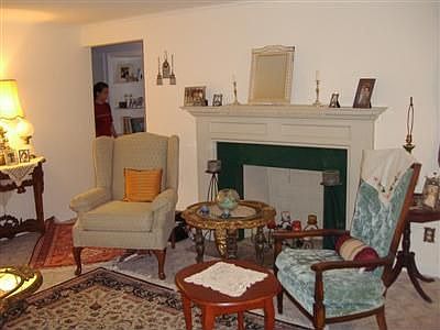 2nd image of 4 W Pine Ln