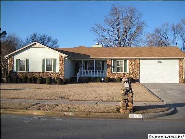 1st image of 811 Cornelia Dr SE