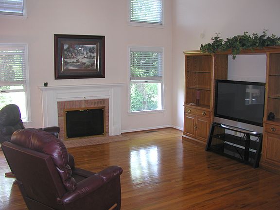 5th image of 7868 Woodglen Dr