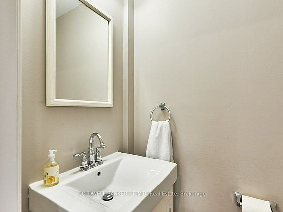 5th image of 63 Orchard View Blvd