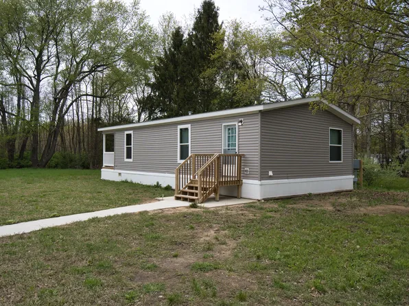 370 68th St, South Haven, MI 49090