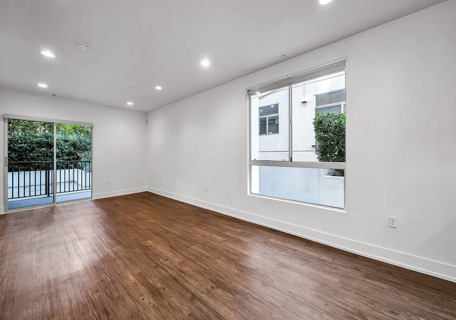 3 bedroom with gated parking! — Photo 4