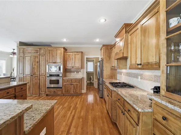 5201 W 164th St, Overland Park, KS 66085