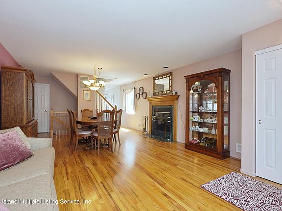 3rd image of 264 Candon Ave