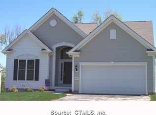582 Putting Green Ln #64/03, Oxford, CT 06478