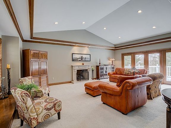 2nd image of 882 Squire Oaks Dr