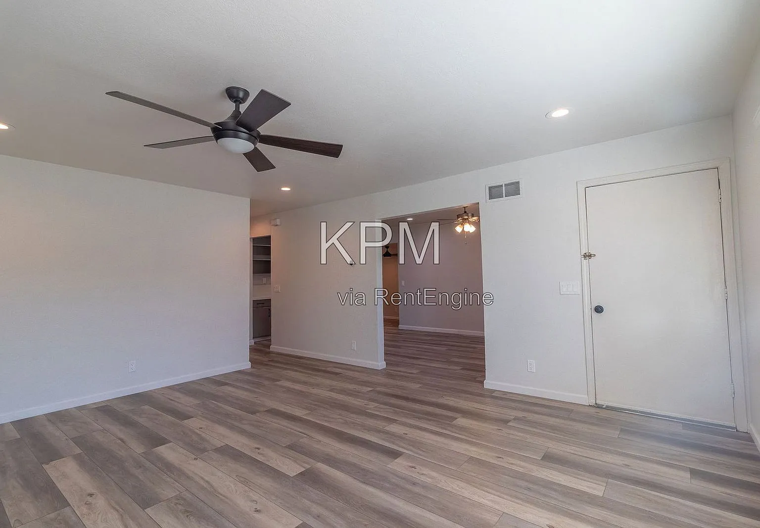 3 bed, 1.5 bath, 1050 sqft, $2,100 — Photo 2