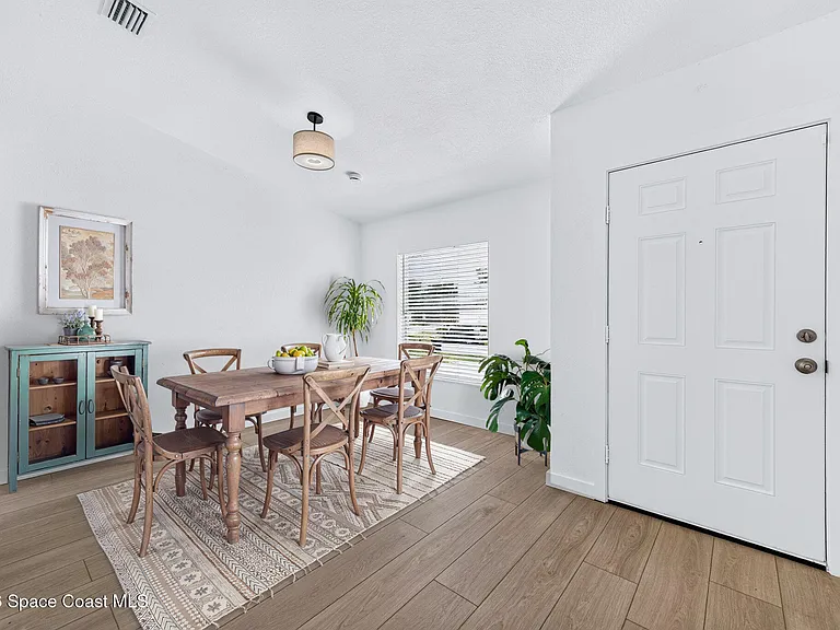 711 Avalon St SE — Photo 5