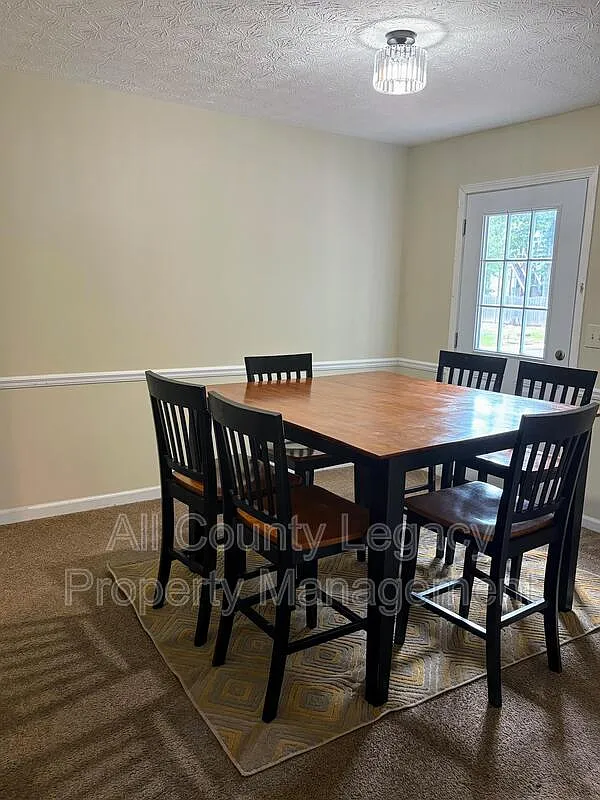 3 bed, 2.5 bath, 1560 sqft, $2,095 — Photo 3