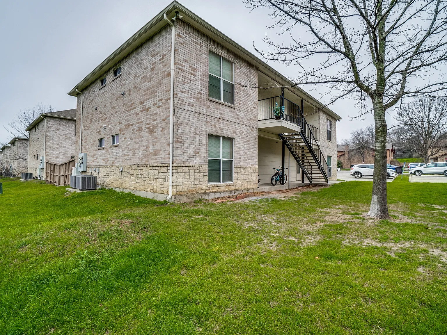 2 bed, 1000 sqft, $1,250 — Photo 2