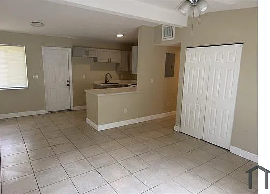 3 bed, 1042 sqft, $2,495 — Photo 4