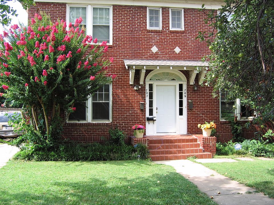 1st image of 707 NE 15th St