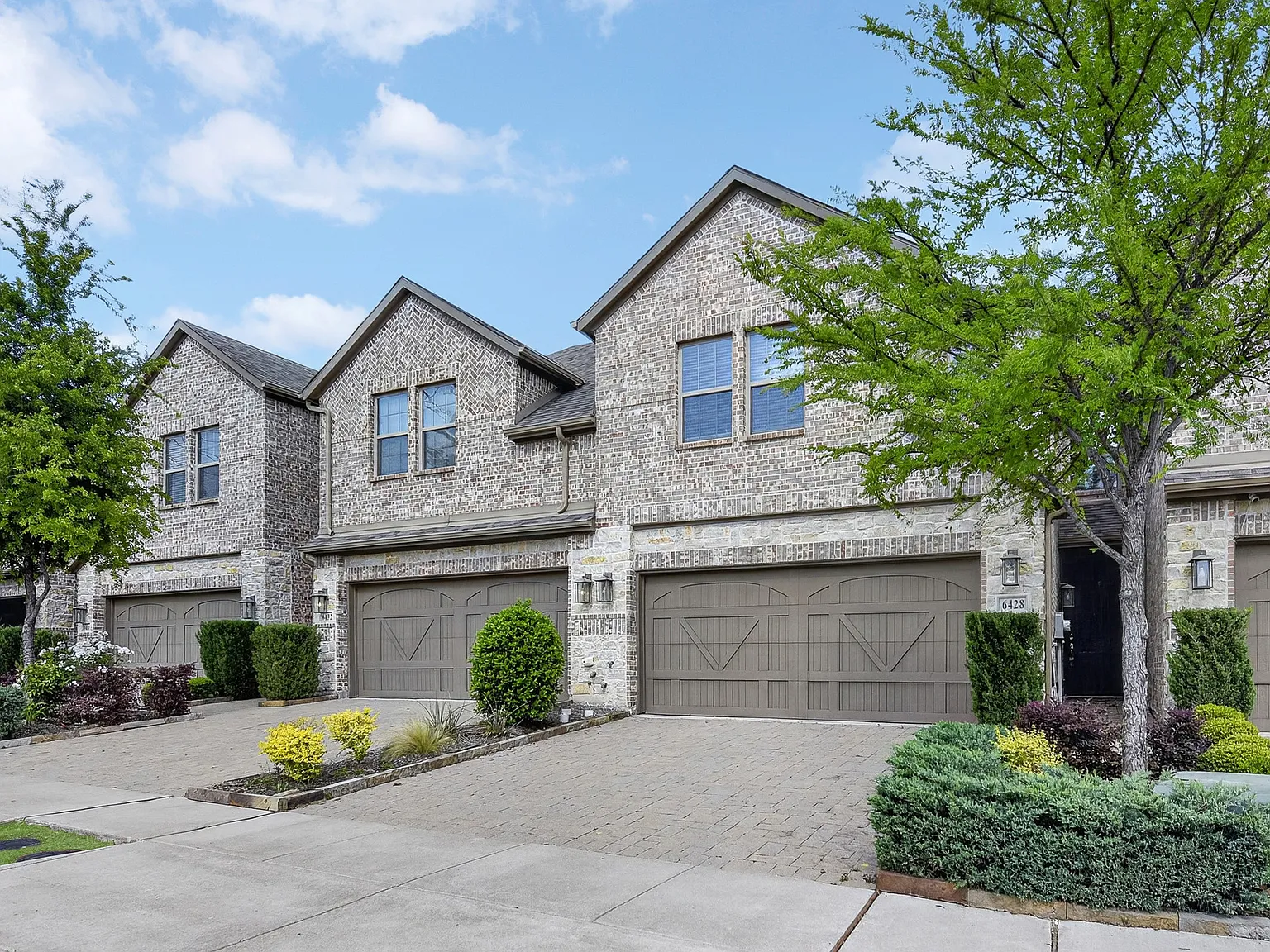 3 bed, 2.5 bath, 1767 sqft, $2,999 — Photo 2