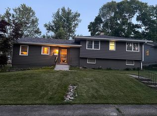 2717 E Columbia Ave, Davenport, IA 52803