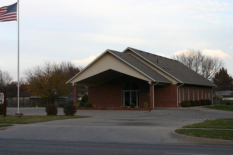 300+ ft of frontage on main road