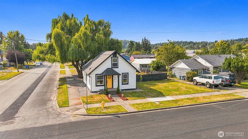 2nd image of 1102 6th Avenue SW