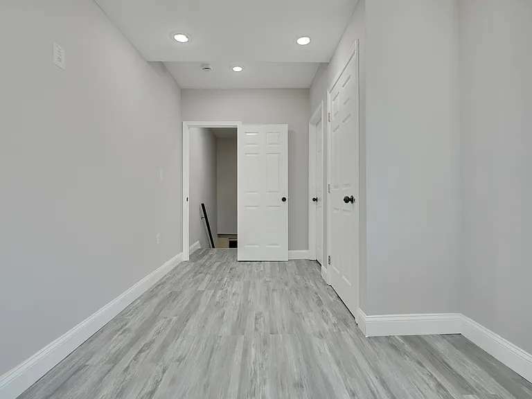 412 E Federal St — Photo 21