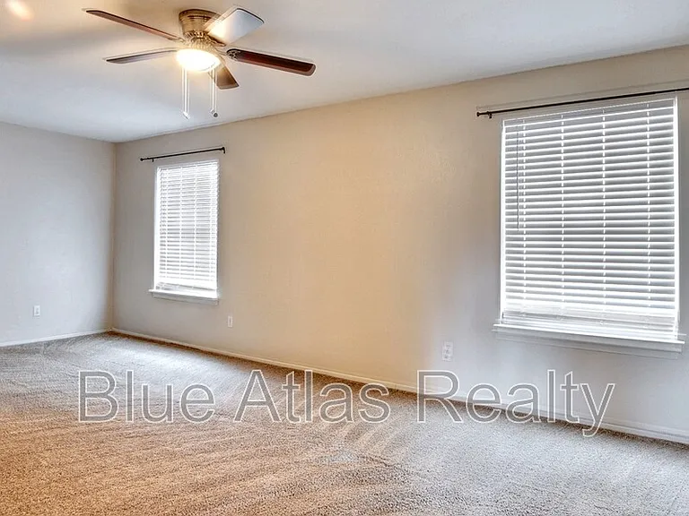 1313 Monaco Dr — Photo 11