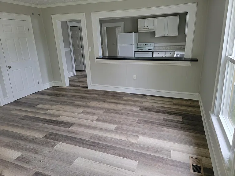 1124 Bennett St — Photo 8